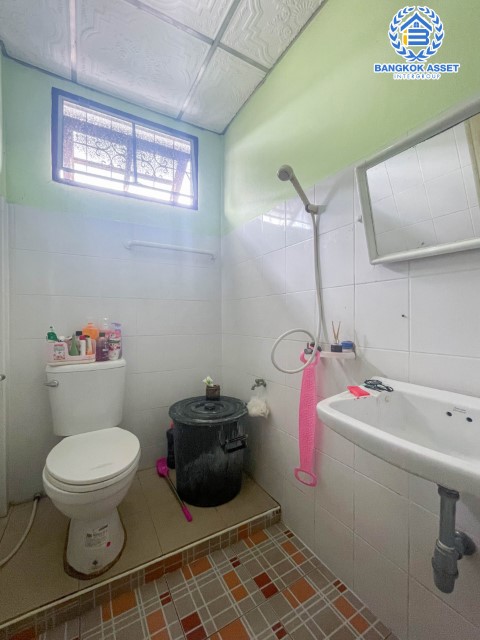 *****ทาวน์เฮ้าส์มือสองกรุงเทพมหานคร ม.อยู่เจริญ วิภาวดี เนื้อที่ 17.5 ตร.ว. ฟังก์ชัน 2 ห้องนอน 2 ห้องน้ำ 1 ที่จอดรถ ทาวน์เฮ้าส์ทำเลดี เข้าเมืองง่าย ติดถนนวิภาวิดีรังสิต เชื่อมต่อหลายเส้นทาง ใกล้ทางด่วน "อุตราภิมุข" จองด่วน!